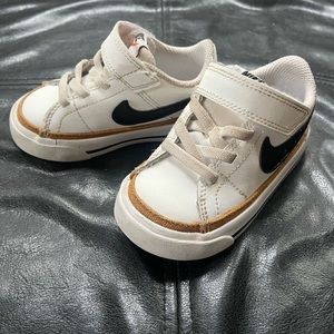 Nike Court Legacy